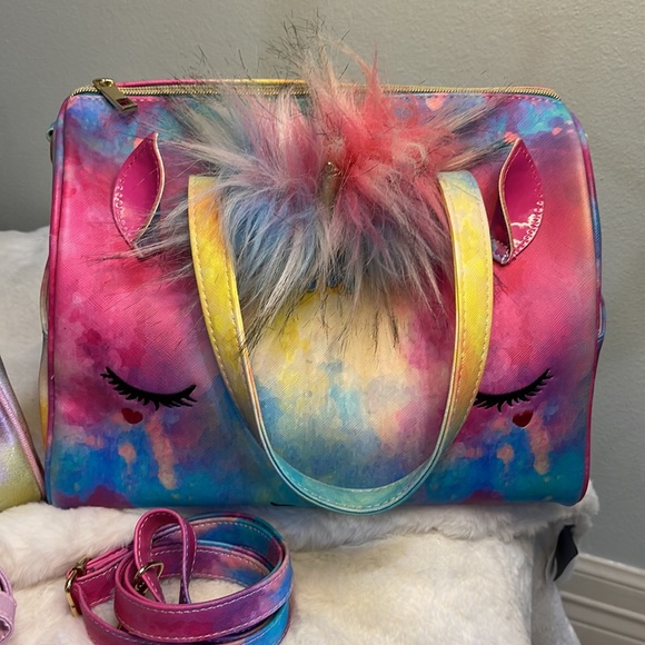 ❌SOLD❌Under One Sky ​Kid's Unicorn Tie-Dye Faux Fur Weekender - Picture 3 of 11